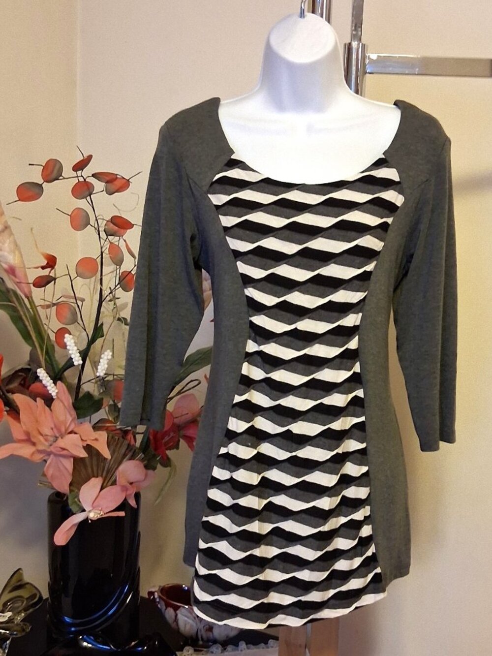 NWT Zoe Women's Gray Black White Patchwork Design Blouse ¾ Sleeve Top Size 8 M